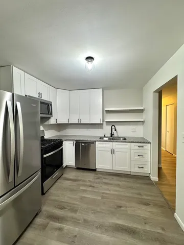 $2,300 | 630 Cross Creek Drive West, Unit BB2, Roselle, IL 60172