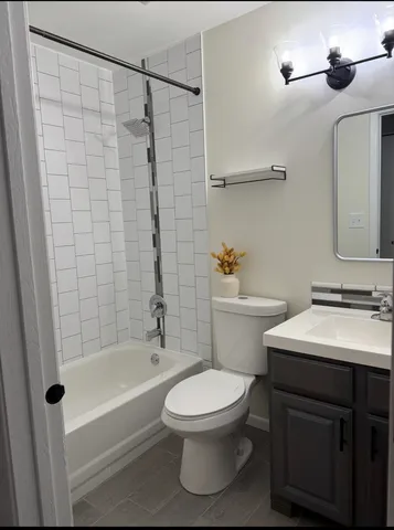 $2,300 | 630 Cross Creek Drive West, Unit BB2, Roselle, IL 60172