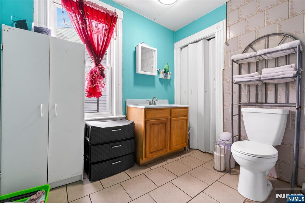183 Walnut Street Paterson, NJ 07522 - Photo 23 of 40