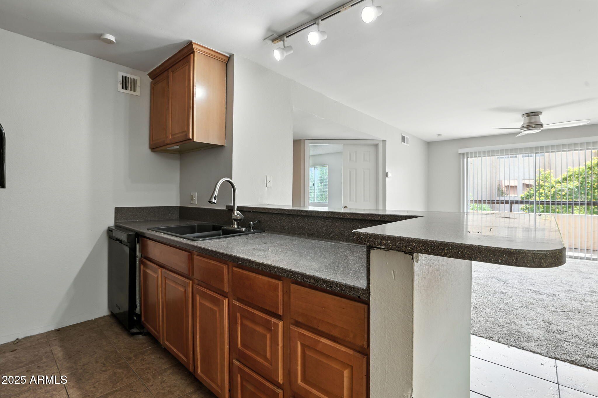 8055 East Thomas Road, Unit N201 Scottsdale, AZ 85251 - Photo 5 of 28 10-web-or-mls-IMG_0158