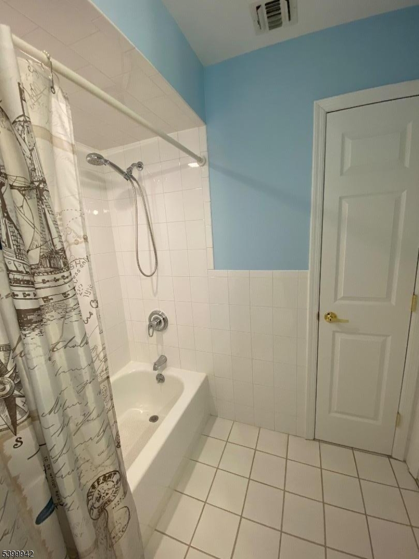 20 Cotton Court Hamburg, NJ 07419 - Photo 13 of 21 a bathroom with a bathtub and shower