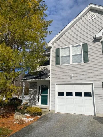 $2,700 | 20 Cotton Court, Hamburg, NJ 07419