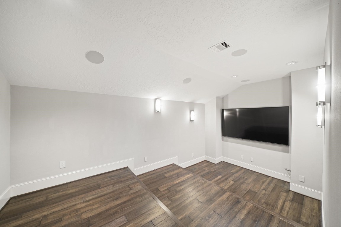 14855 Perthshire Road Houston, TX 77079 - Photo 29 of 40