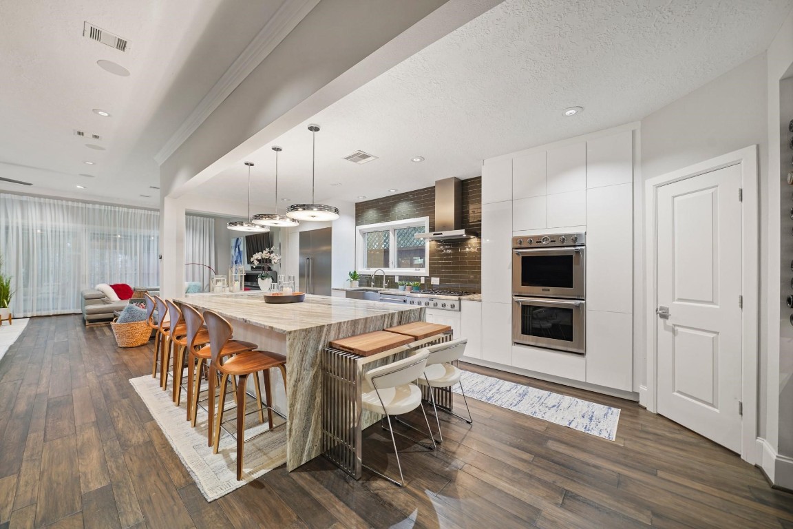 14855 Perthshire Road Houston, TX 77079 - Photo 10 of 40