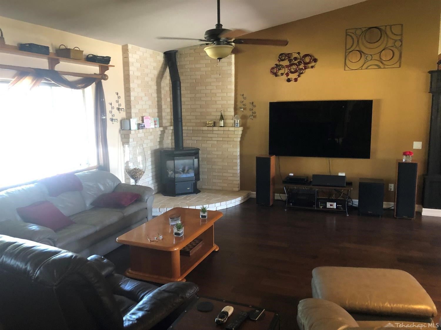 22900 Tulip Street Tehachapi, CA 93561 - Photo 9 of 14 Gallery Image 9