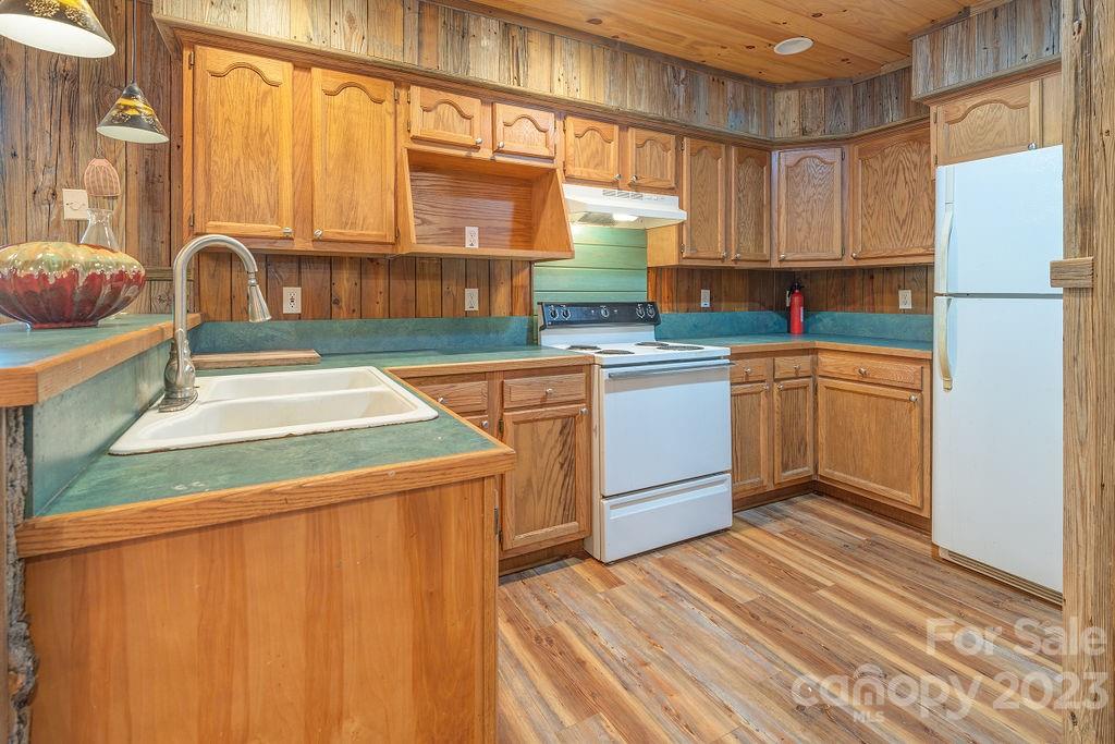 121 Grouse Point Road Hot Springs, NC 28743 - Photo 25 of 48 Gallery Image 25