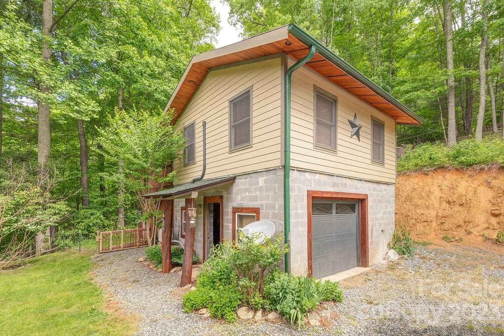121 Grouse Point Road Hot Springs, NC 28743 - Photo 32 of 48 Gallery Image 32