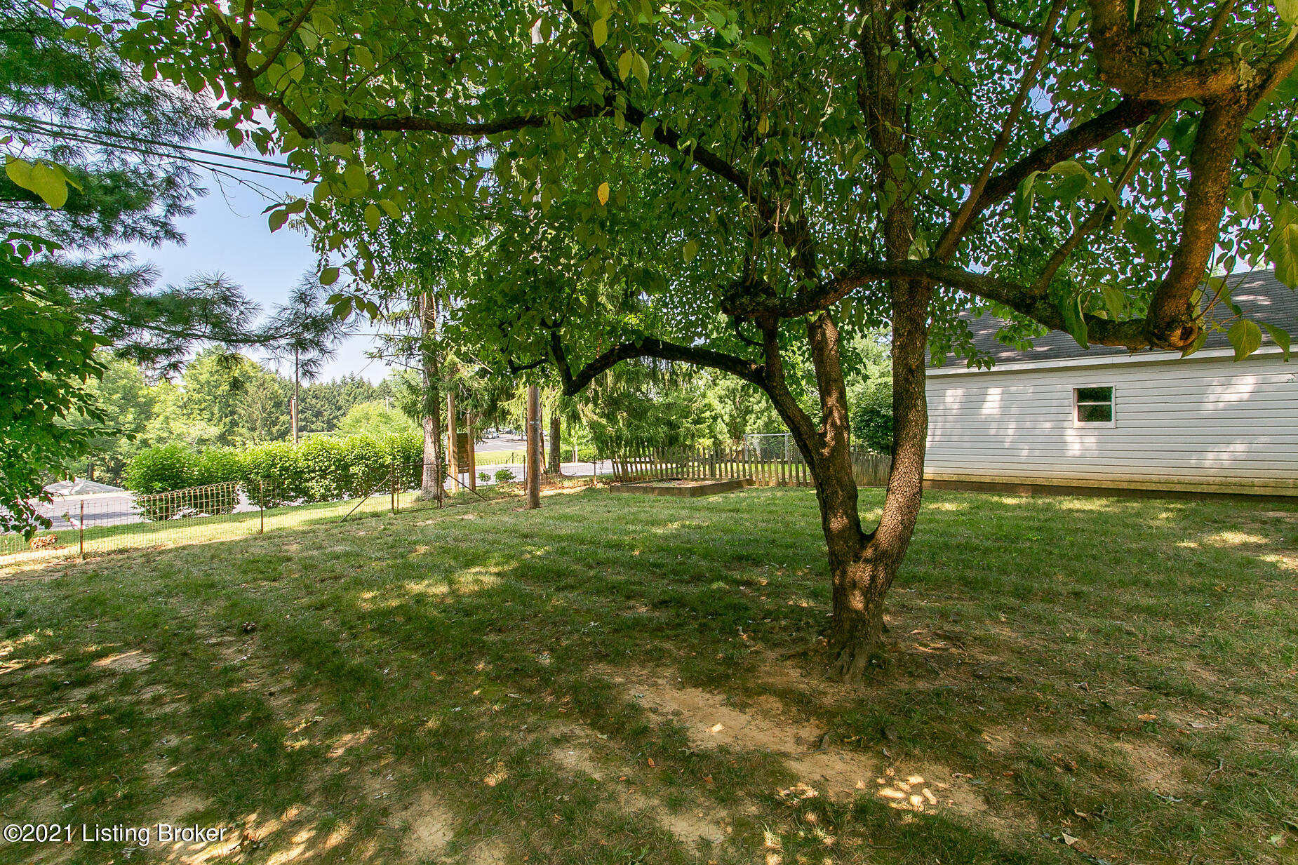 706 Indian Ridge Road Louisville, KY 40207 - Photo 34 of 36 706 Indian Ridge Rd-43