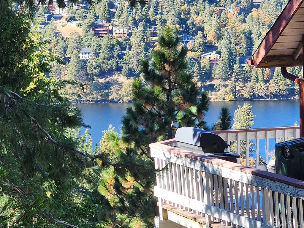 800 Arbula Drive Crestline, CA 92325 - Photo 18 of 21 a balcony with table and chairs