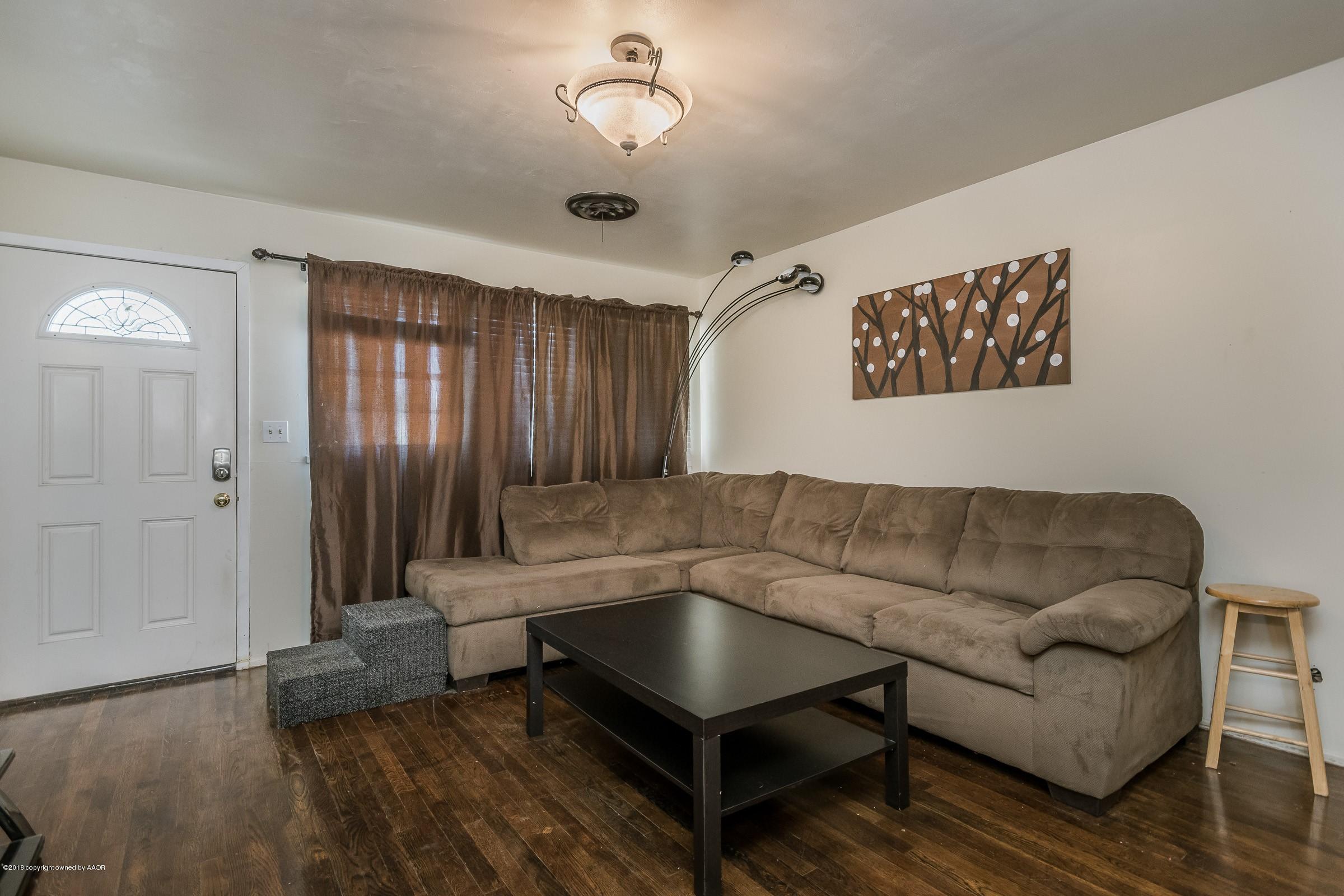 5137 South Bonham Street Amarillo, TX 79110 - Photo 7 of 18 a living room with furniture and a rug