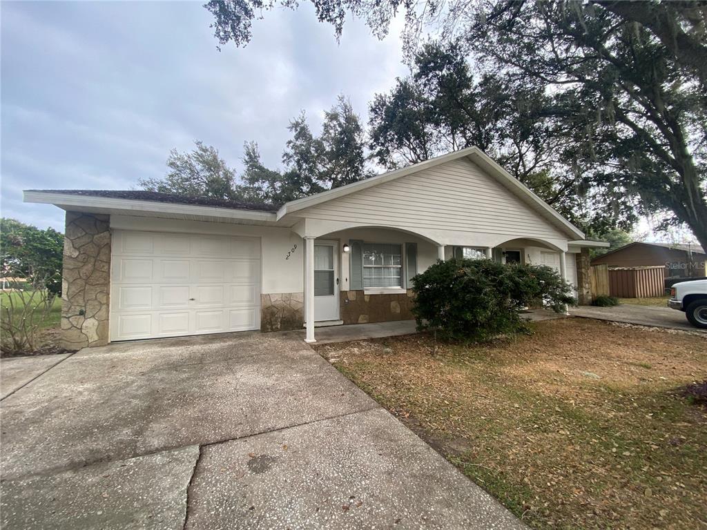 2709 Grand Island Shores Road, Unit 2709 Eustis, FL 32735 - Photo 2 of 9