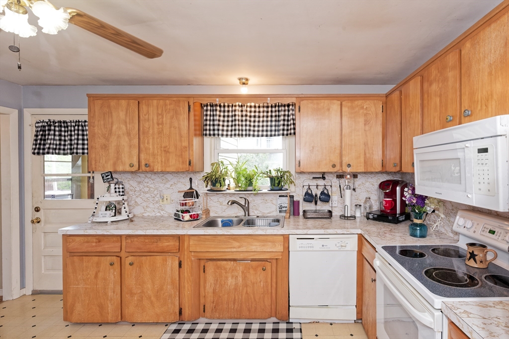 7 Rollinson Road Worcester, MA 01606 - Photo 14 of 33 Gallery Image 14