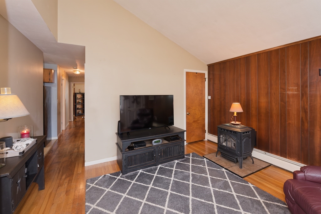 7 Rollinson Road Worcester, MA 01606 - Photo 8 of 33 Gallery Image 8