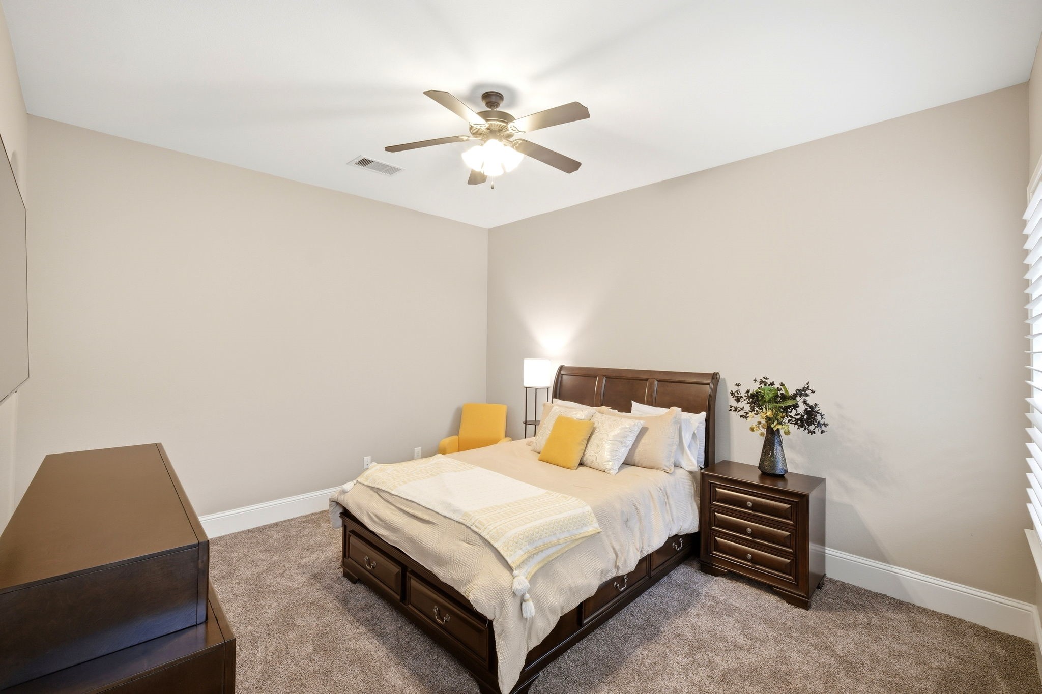 5815 Stratton Woods Drive Spring, TX 77389 - Photo 40 of 45 a bedroom with a bed and a potted plant