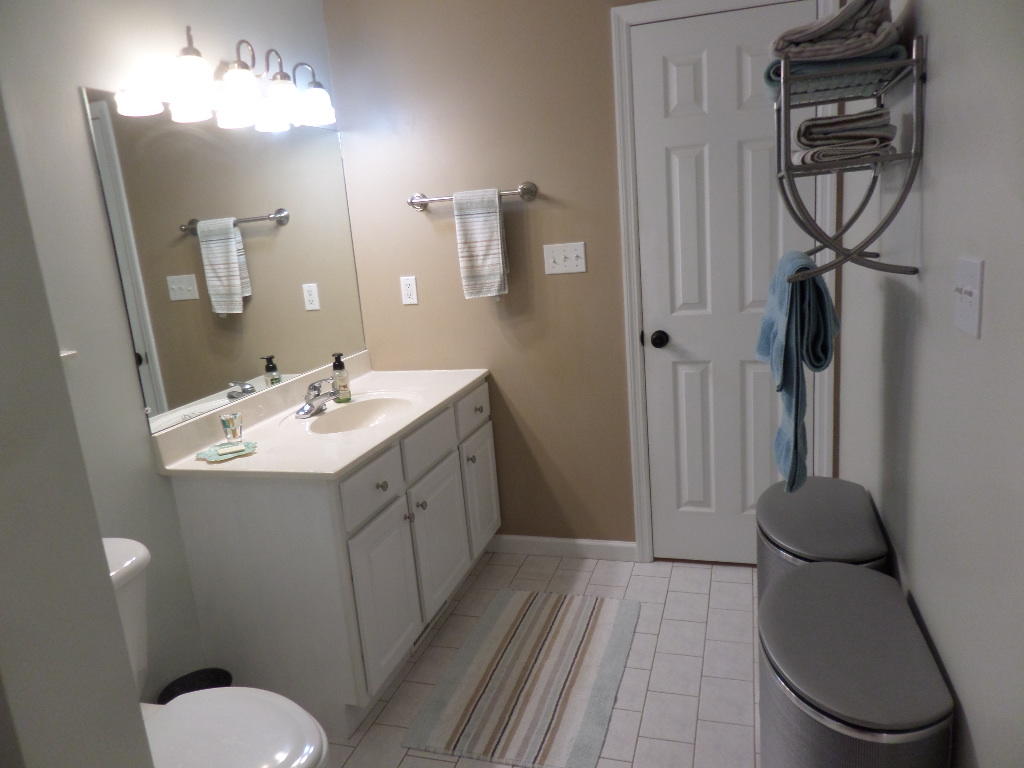 102 East Melbourne Road Oak Ridge, TN 37830 - Photo 14 of 34 Master bathroom