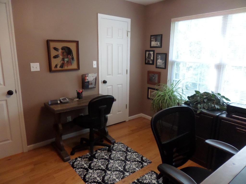 102 East Melbourne Road Oak Ridge, TN 37830 - Photo 18 of 34 Bedroom 3