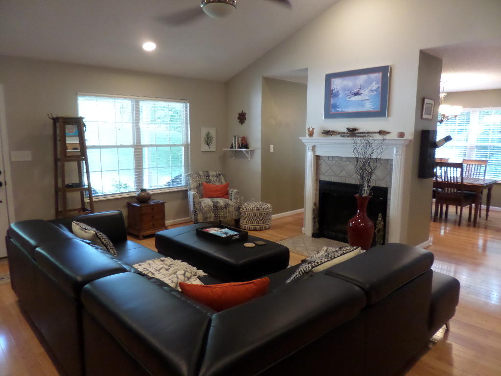 102 East Melbourne Road Oak Ridge, TN 37830 - Photo 3 of 34 Living Room