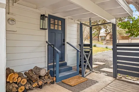a view of entryway with a rug