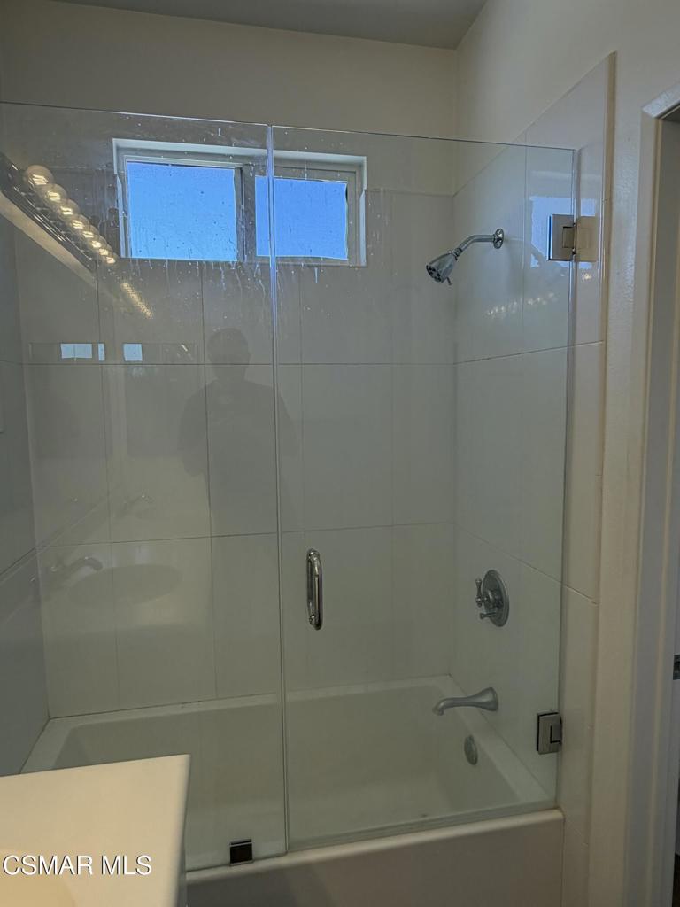 1719 Watercrest Way Simi Valley, CA 93065 - Photo 14 of 26 a bathroom with a bathtub