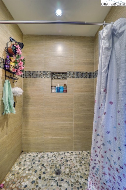 128 Zeb Street, Unit A304 Boone, NC 28607 - Photo 20 of 27 a bathroom with a shower