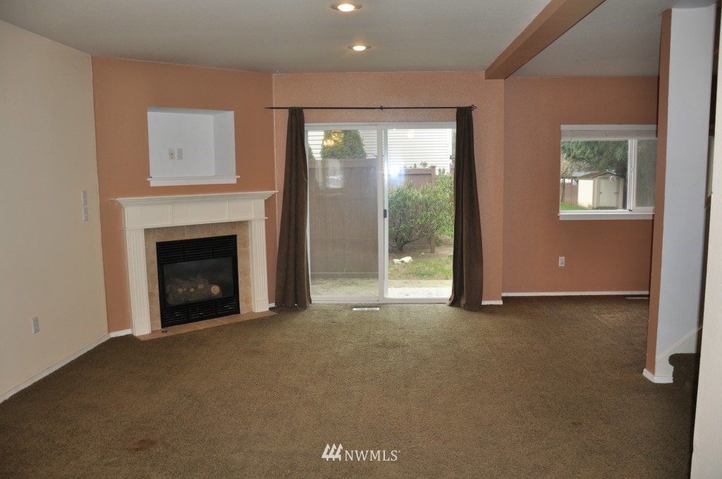 459 Queen Avenue Northeast, Unit 302 Renton, WA 98056 - Photo 3 of 18 Gallery Image 3