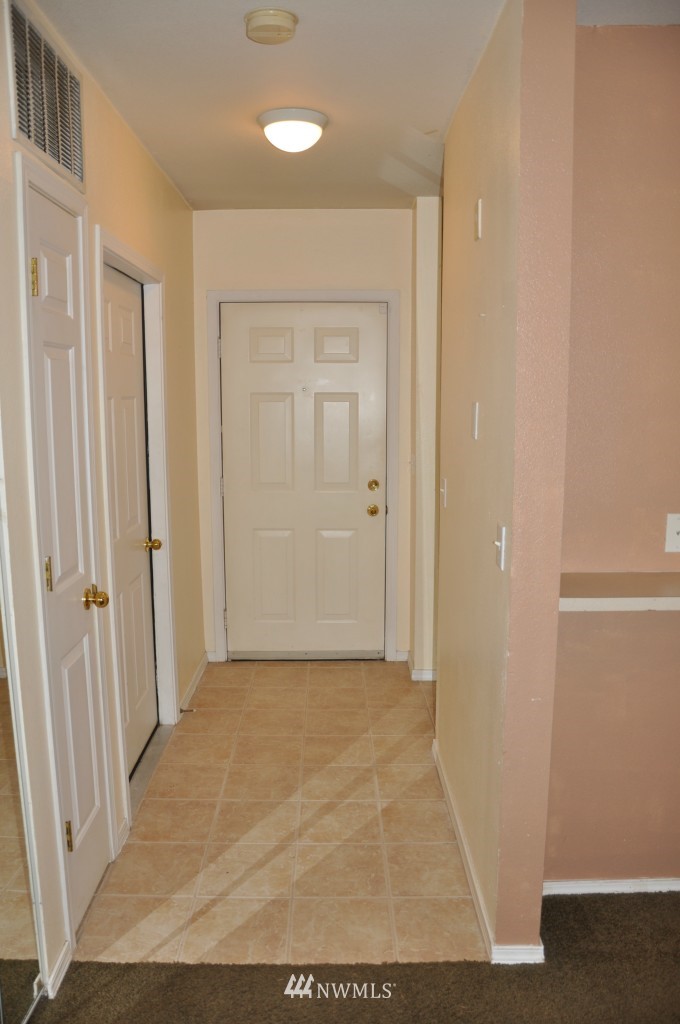 459 Queen Avenue Northeast, Unit 302 Renton, WA 98056 - Photo 8 of 18 Gallery Image 8