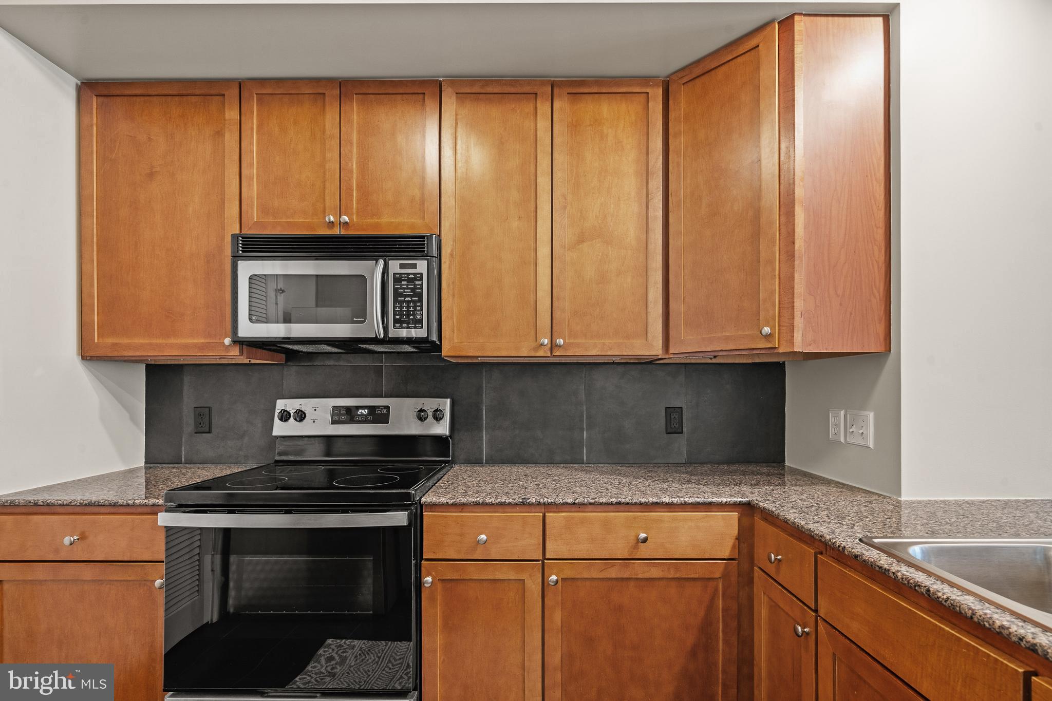 400 Massachusetts Avenue Northwest, Unit 421 Washington, DC 20001 - Photo 10 of 48 Brand new stove