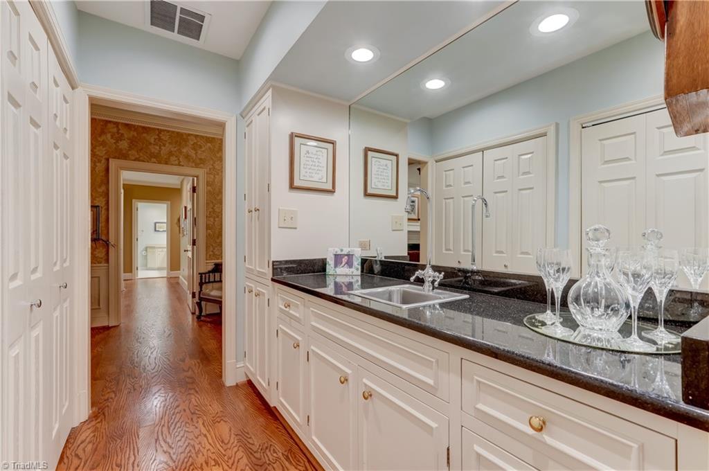 301 Cascade Drive, Unit B2 High Point, NC 27265 - Photo 11 of 23