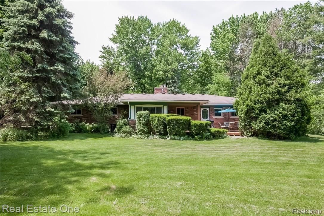 1311 Seville Road Rochester, MI 48309 - Photo 34 of 39 034-Rear_View-2825752-large.jpg