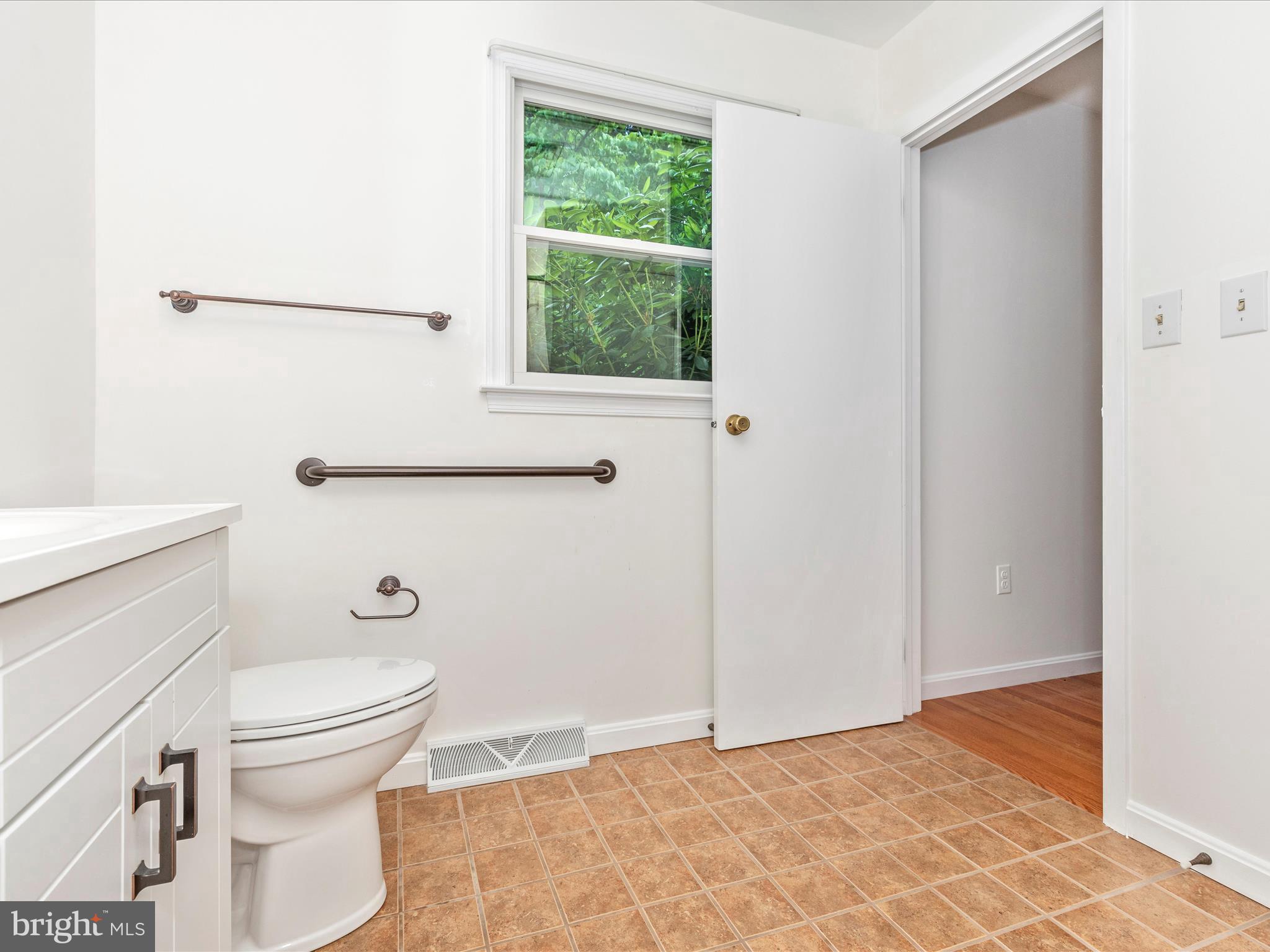 8950 Brown Church Road Mount Airy, MD 21771 - Photo 25 of 52 Primary Bathroom