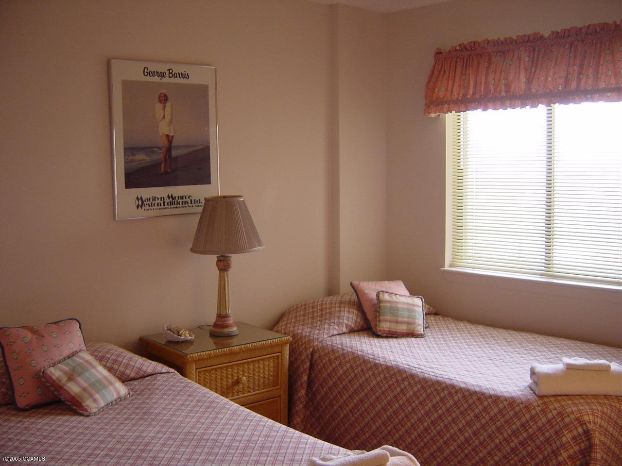 Guest bedroom 1