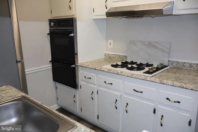 $2,200 | 4951 Americana Drive, Unit T6, Annandale, VA 22003