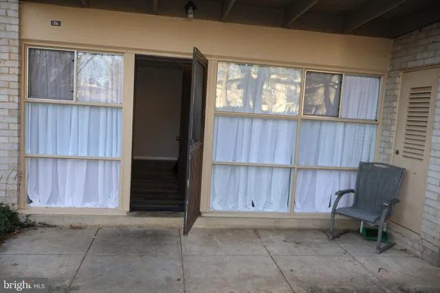 $2,200 | 4951 Americana Drive, Unit T6, Annandale, VA 22003