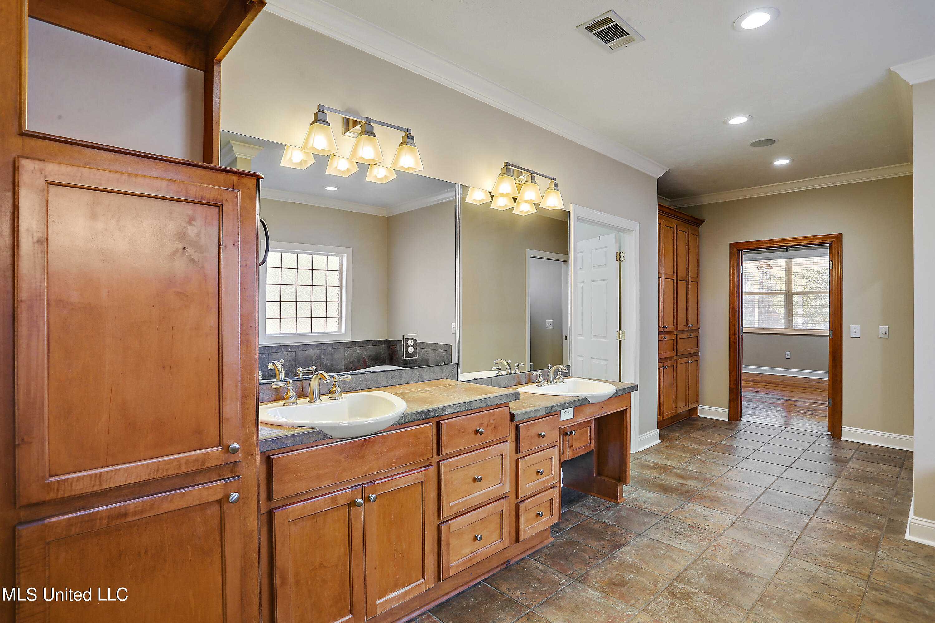 919 Ridgeside Drive Brandon, MS 39042 - Photo 21 of 38 master bath 2