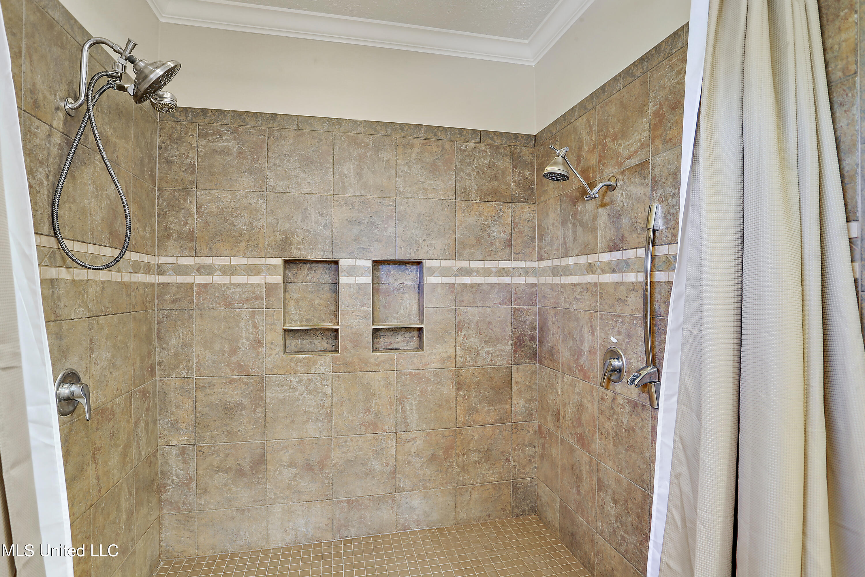 919 Ridgeside Drive Brandon, MS 39042 - Photo 23 of 38 master shower