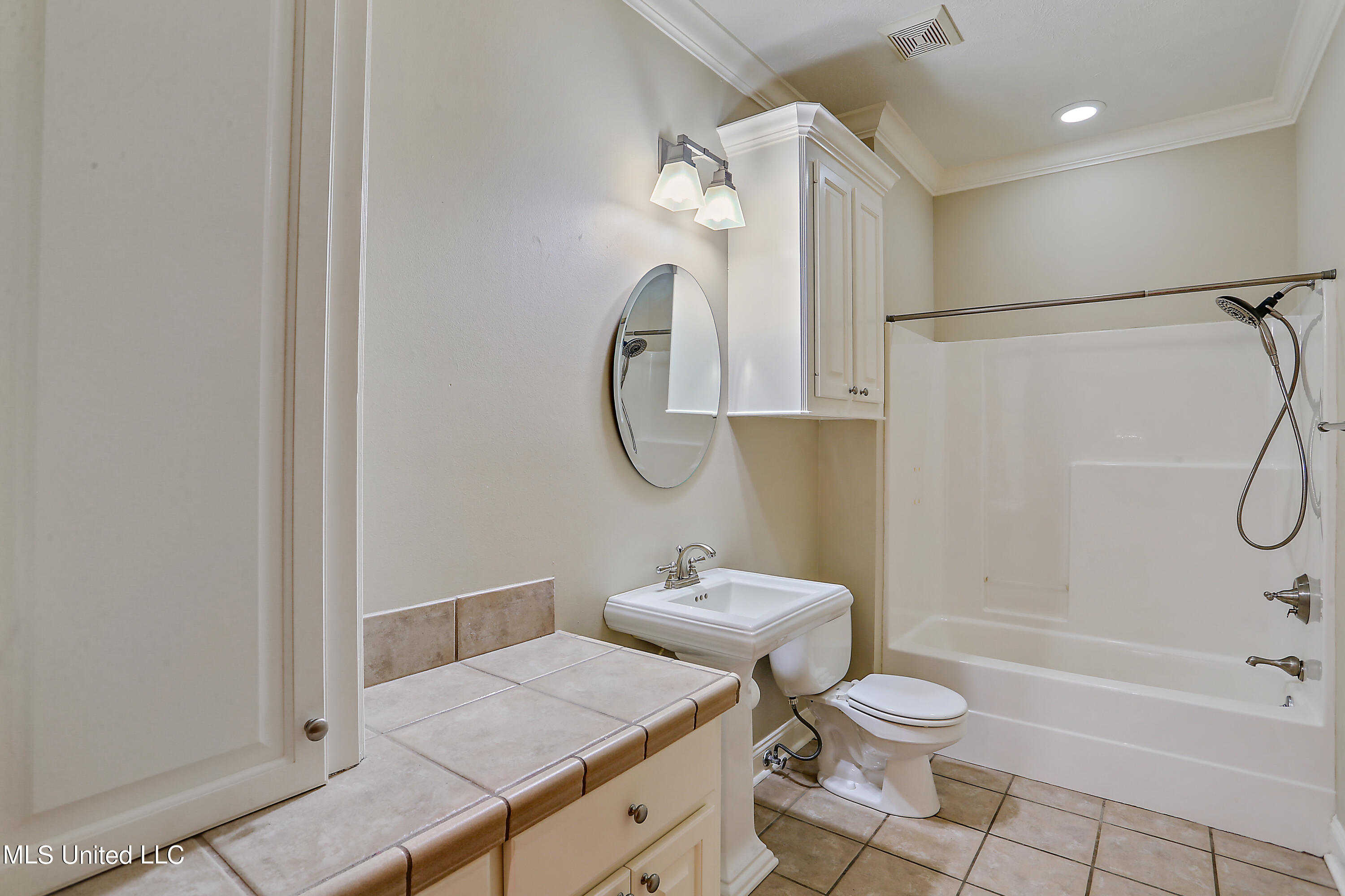 919 Ridgeside Drive Brandon, MS 39042 - Photo 29 of 38 bathroom 2