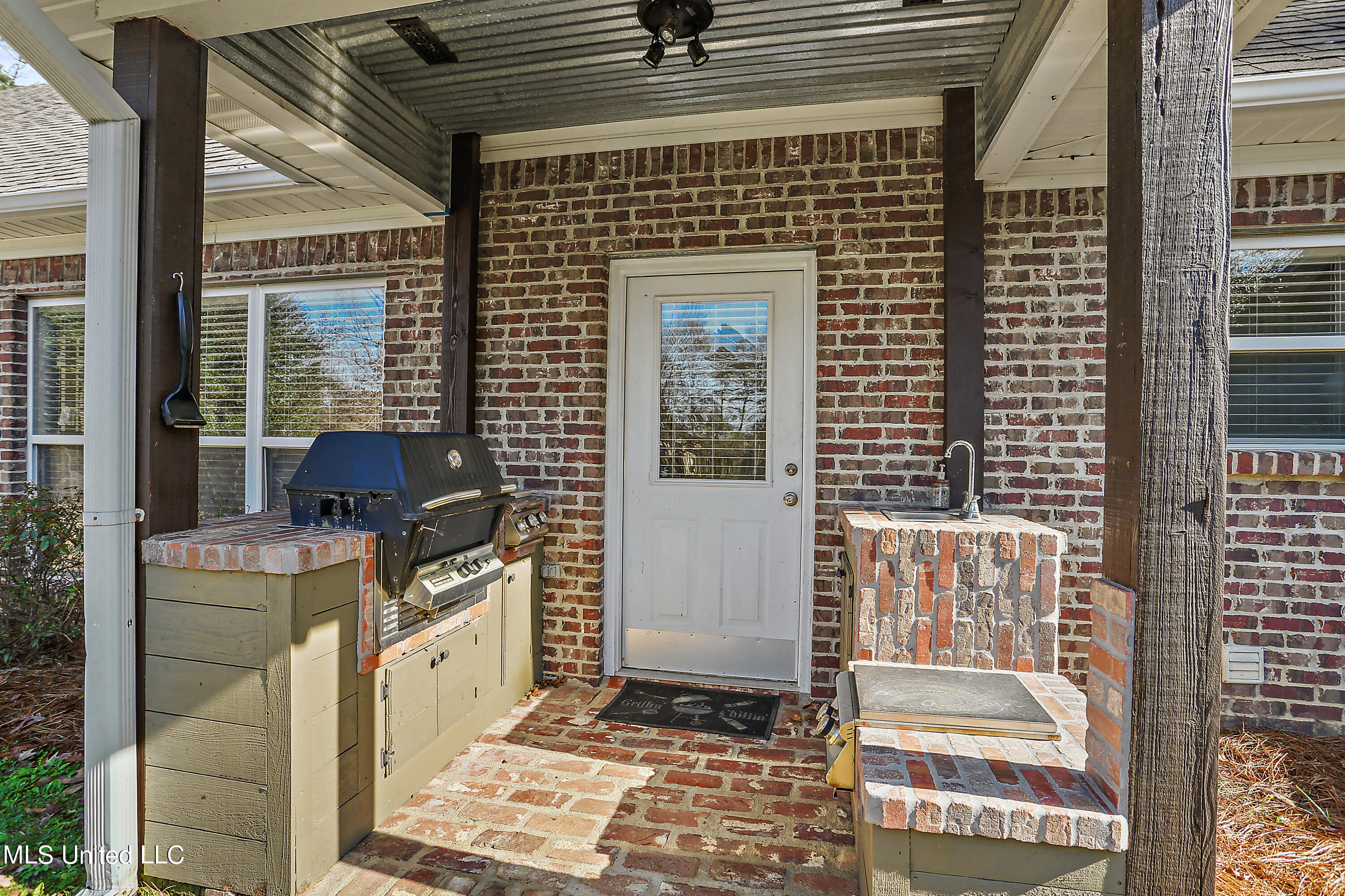 919 Ridgeside Drive Brandon, MS 39042 - Photo 34 of 38 outside kitchen