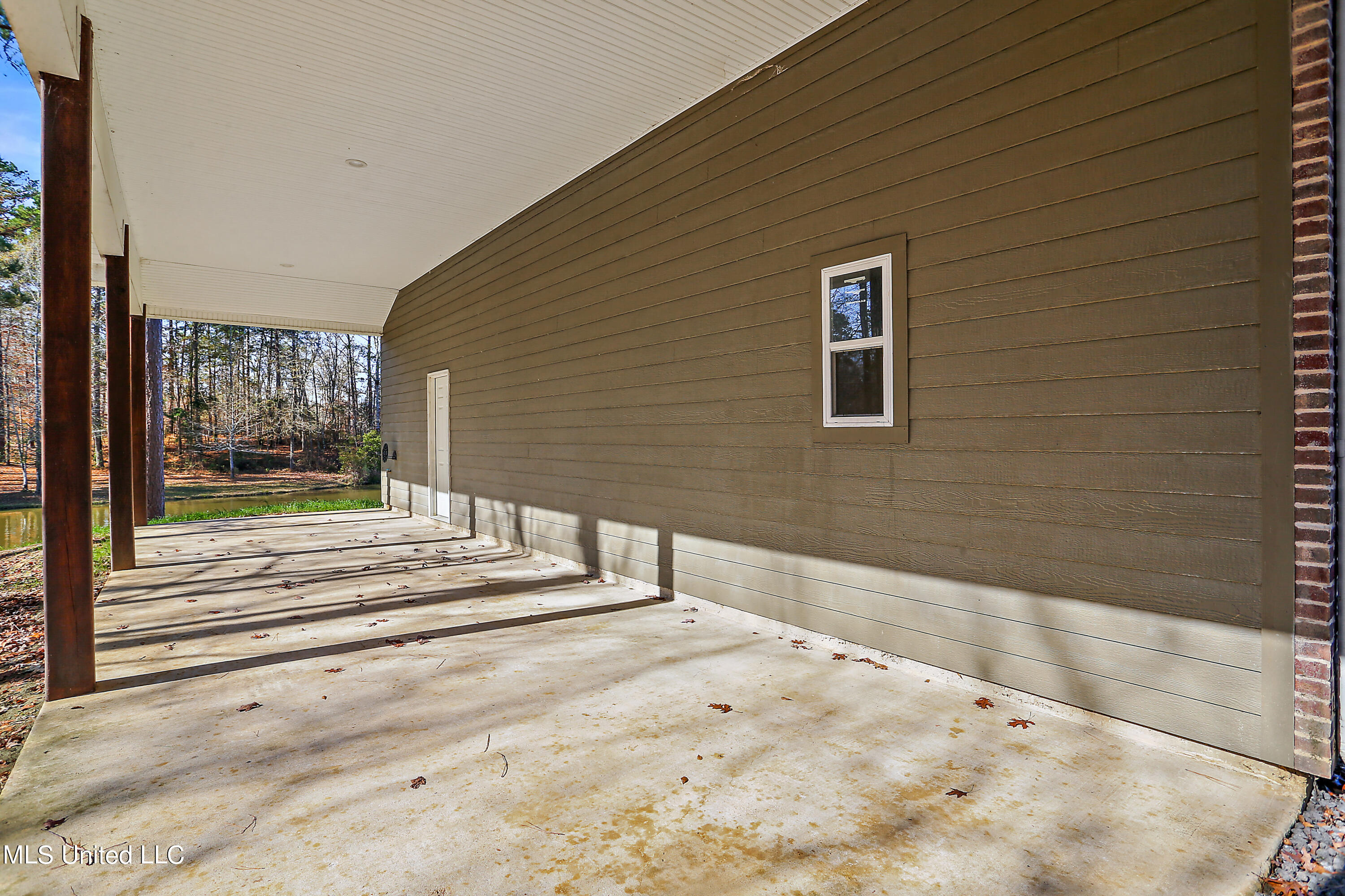 919 Ridgeside Drive Brandon, MS 39042 - Photo 37 of 38 covered side of shop