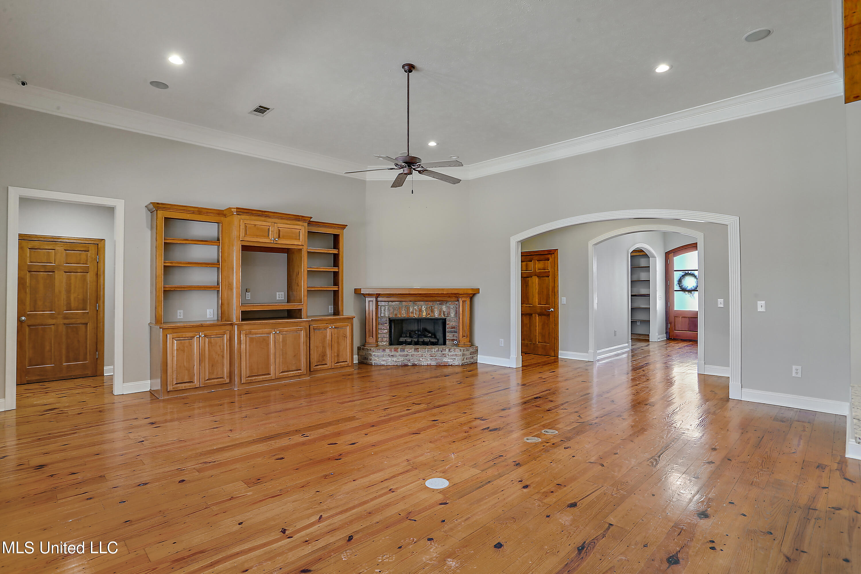 919 Ridgeside Drive Brandon, MS 39042 - Photo 7 of 38 living room 2