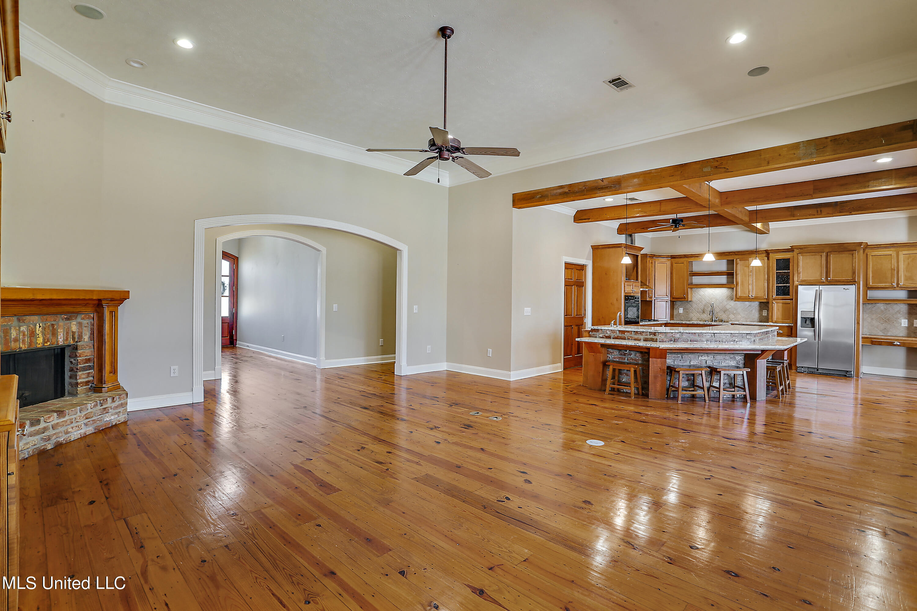 919 Ridgeside Drive Brandon, MS 39042 - Photo 9 of 38 living room/kitchen 1