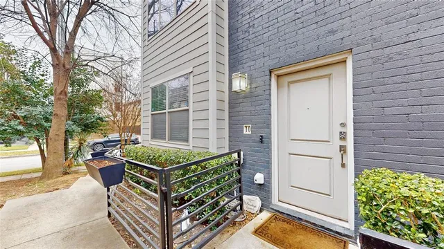 $525,000 | 5811 Bryan Parkway, Unit 10, Dallas, TX 75206