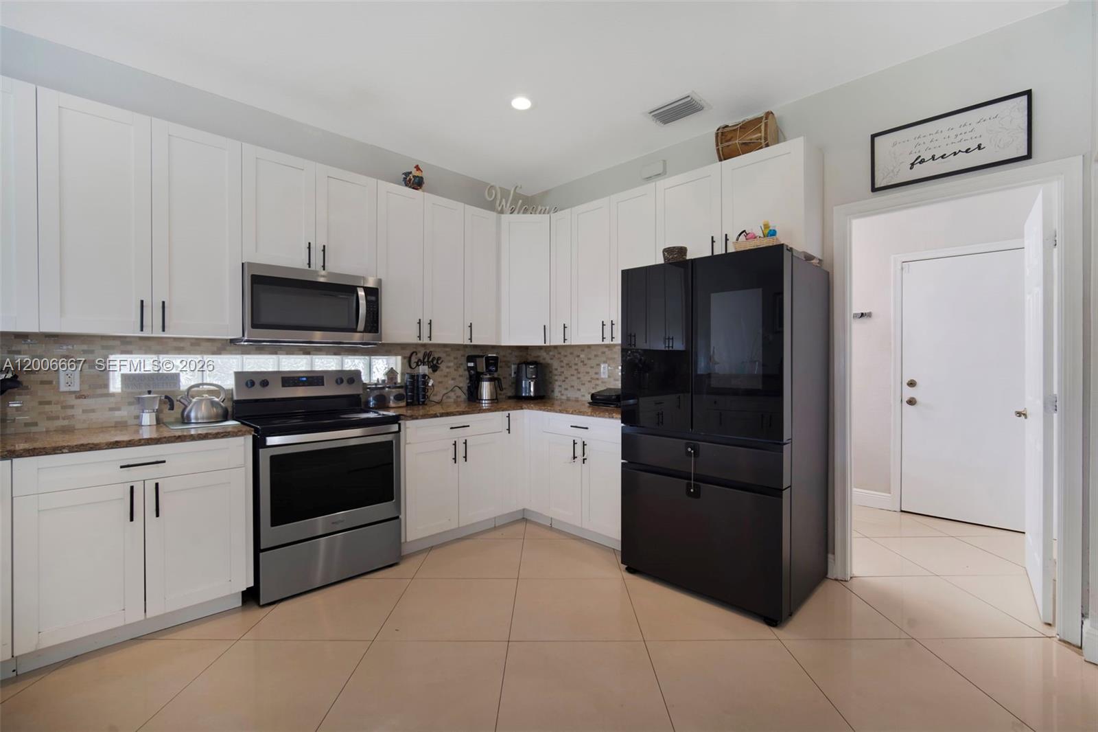 1225 Rose Gate Boulevard Riviera Beach, FL 33404 - Photo 11 of 31