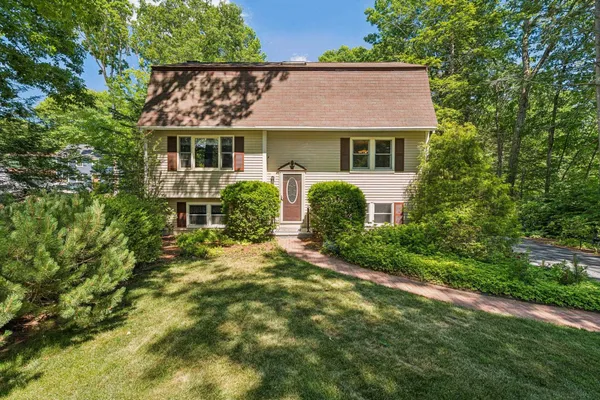 $739,000 | 29 Wild Pasture Road, Kensington, NH 03833