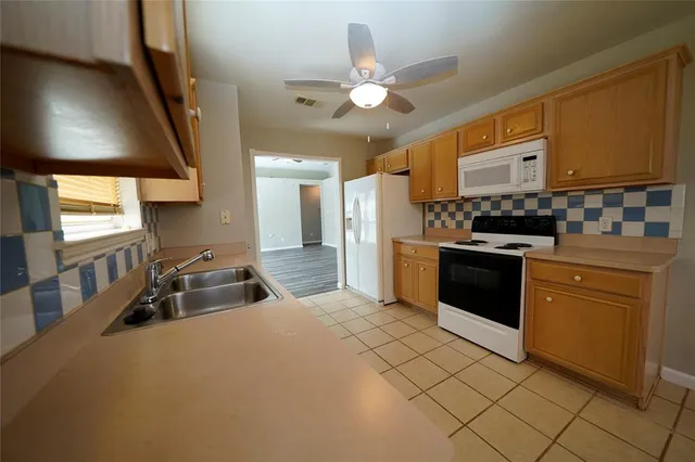 $1,800 | 1625 Kelly Lane, Royse City, TX 75189