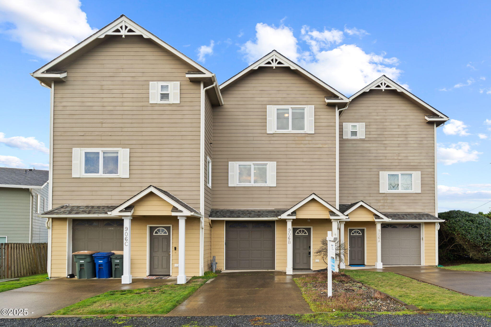 906 Southwest 7th Street Newport, OR 97365 - Photo 1 of 14 Front