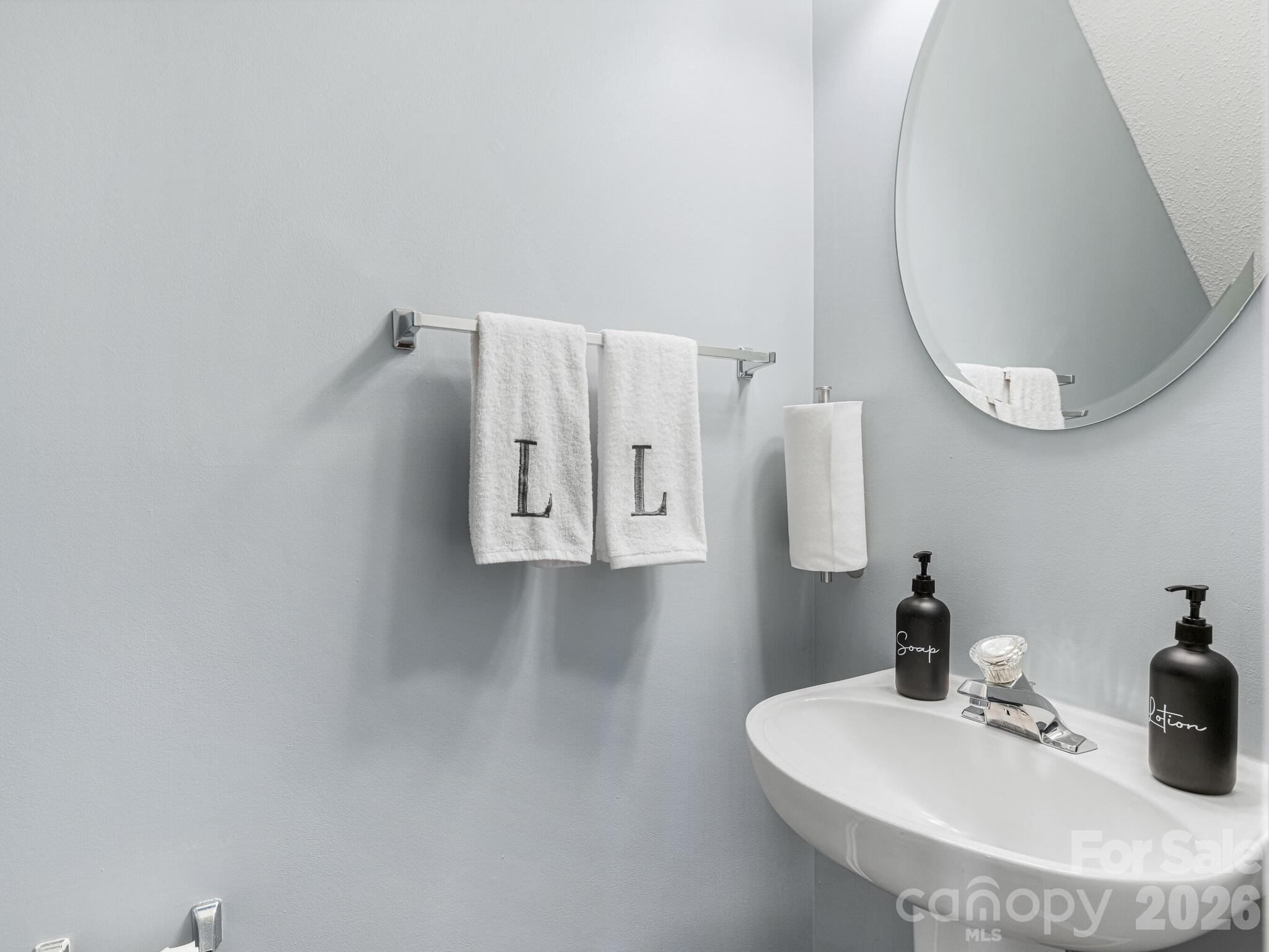 10783 Holly Ridge Boulevard Charlotte, NC 28216 - Photo 9 of 20 a bathroom with a sink and mirror
