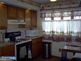 3124 Fairdale Road Philadelphia, PA 19154 - Photo 2 of 10 Kitchen