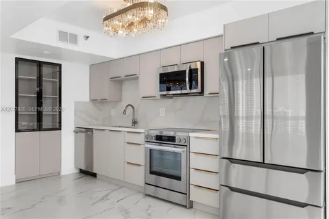 $850,000 | 19195 Northeast 36th Court, Unit 2301, Aventura, FL 33180