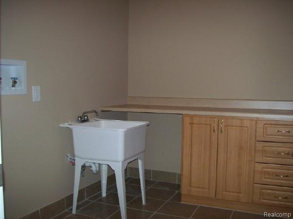 1172 Bedford Road Grosse Pointe, MI 48230 - Photo 14 of 21 Laundry room