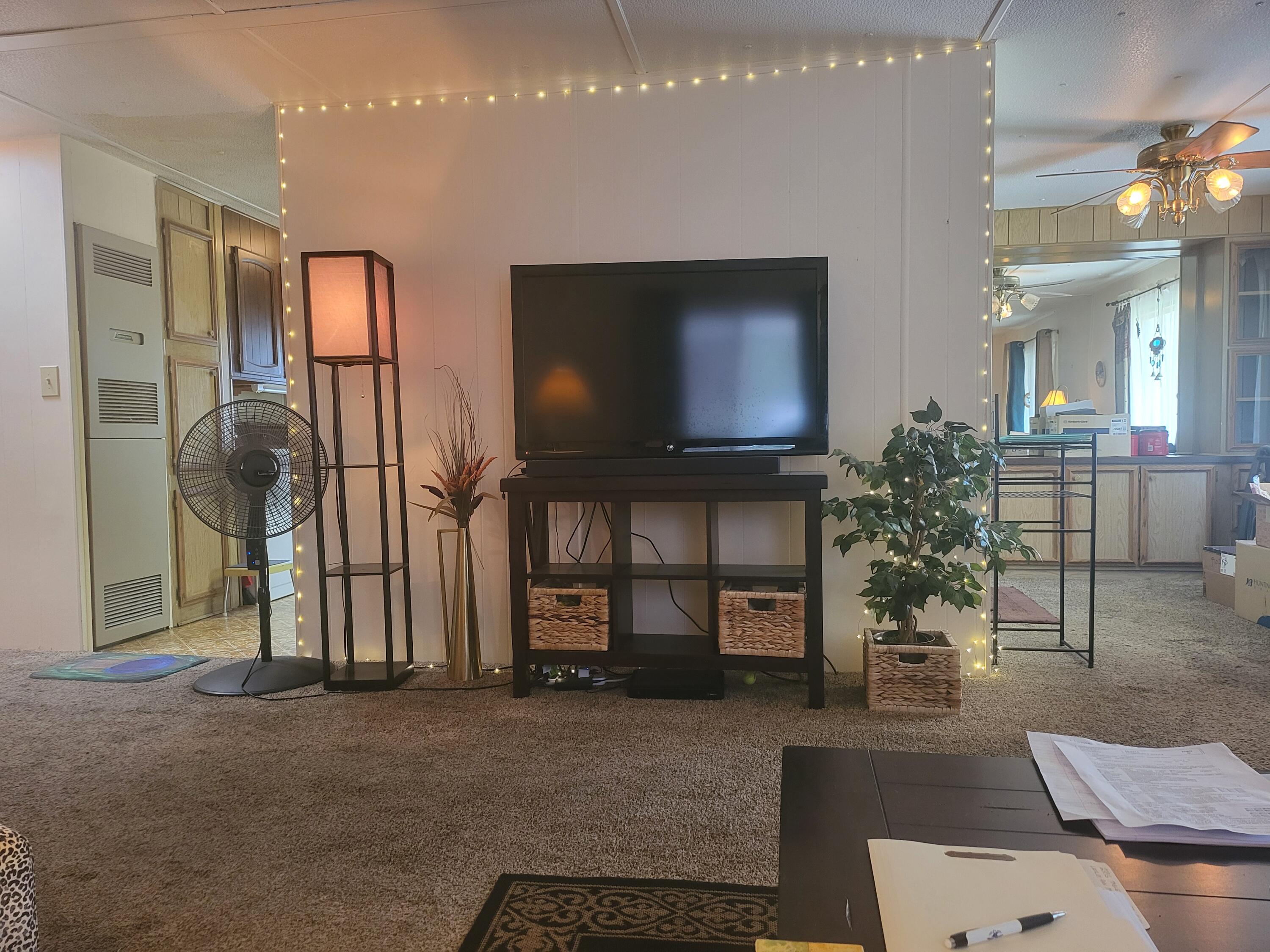 2385 Table Rock Road, Unit 46 Medford, OR 97501 - Photo 6 of 24 living room
